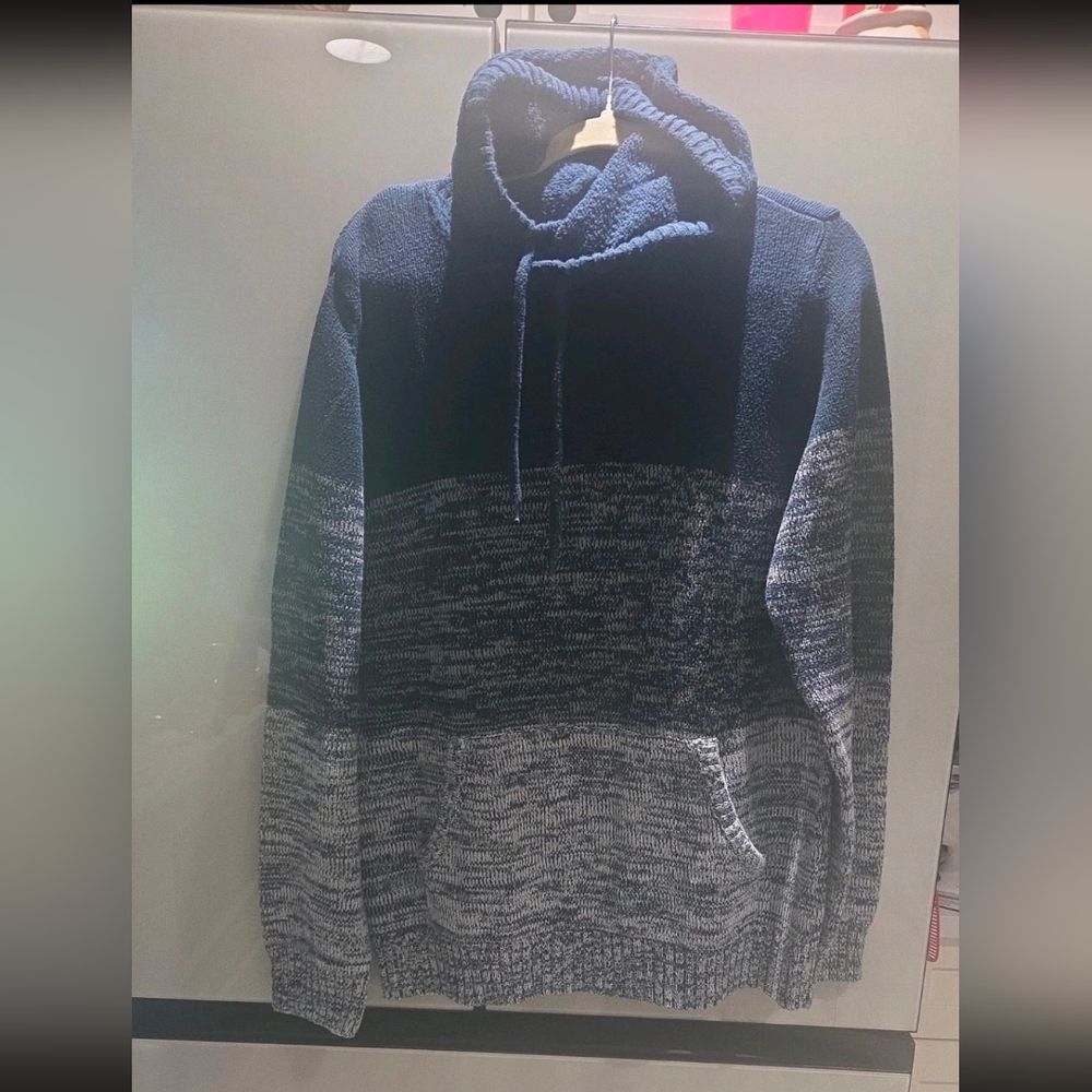 Mens Retrofit hooded pullover sweater size Large